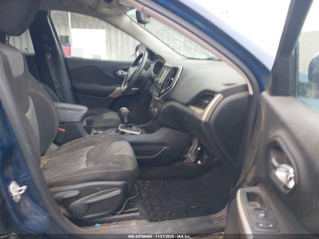 2018 JEEP CHEROKEE 1C4PJLCB3JD563645 Photo 4