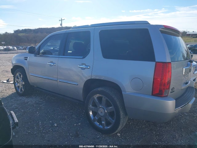 2011 CADILLAC ESCALADE 1GYS4CEF5BR185330 Photo 2