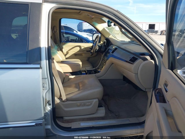 2011 CADILLAC ESCALADE 1GYS4CEF5BR185330 Photo 4