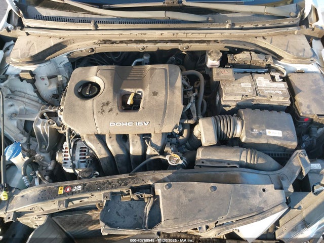 KMHD74LFXHU412737 Hyundai ELANTRA SE