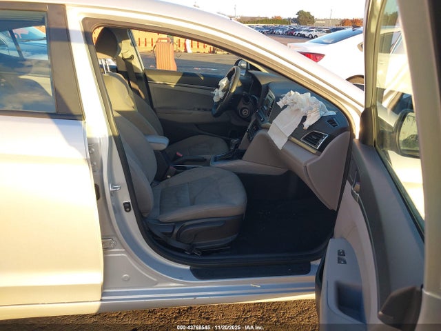 KMHD74LFXHU412737 Hyundai ELANTRA SE