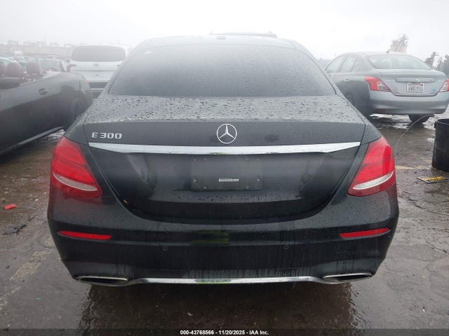 Mercedes-Benz E 300 2018 WDDZF4JB4JA488576 Image 17
