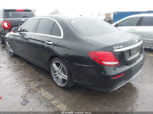 Mercedes-Benz E 300 2018 WDDZF4JB4JA488576 Image 3
