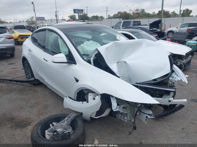 2026 TESLA MODEL Y 7SAYGDED6TA496803 Photo 0
