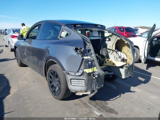 2022 TESLA MODEL Y 7SAYGDEE8NF311908 Photo 2