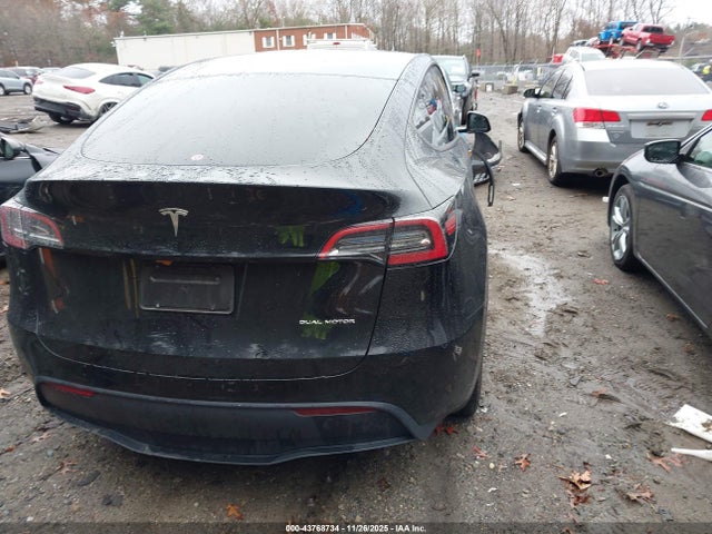 2024 TESLA MODEL Y 7SAYGDEE4RA231024 Photo 3