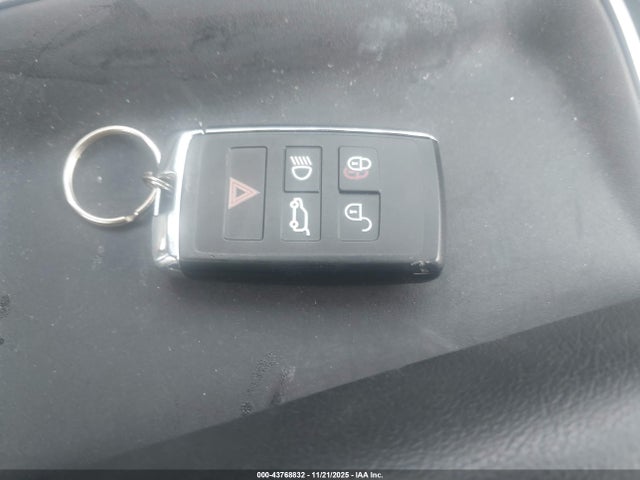 2019 JAGUAR E-PACE SADFP2FX1K1Z40928 Photo 10