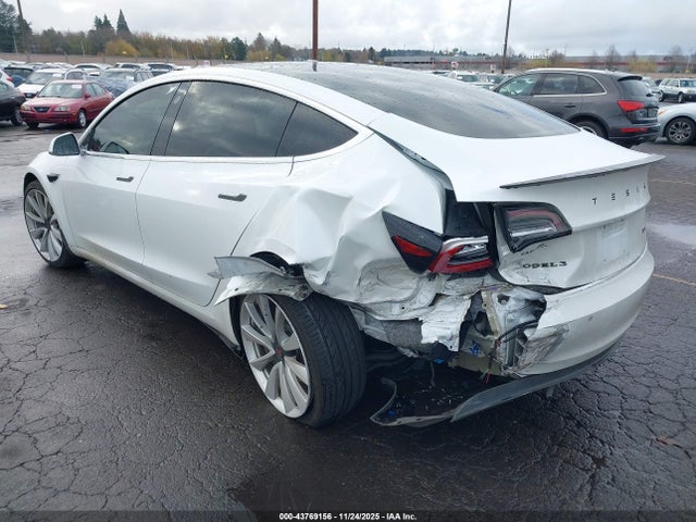 2018 TESLA MODEL 3 5YJ3E1EB4JF081666 Photo 2
