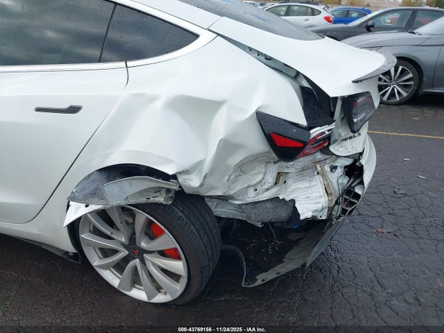 2018 TESLA MODEL 3 5YJ3E1EB4JF081666 Photo 5