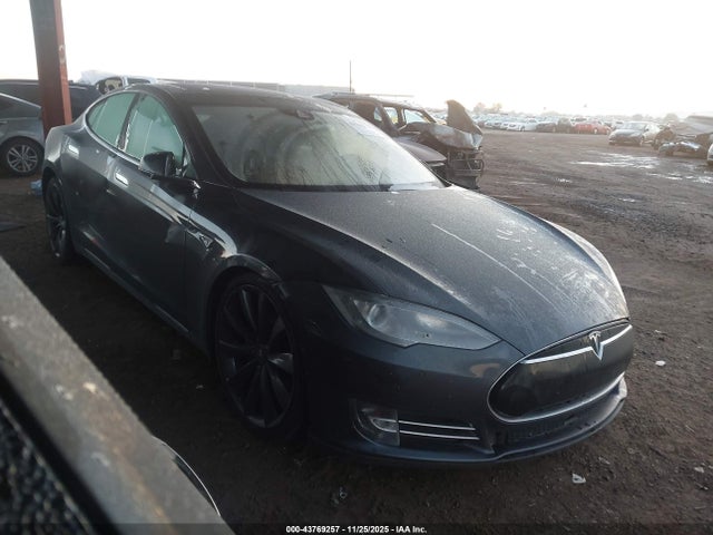 2015 TESLA MODEL S 5YJSA1E2XFF116080 Photo 0