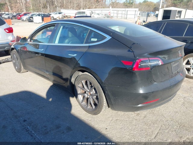 2019 TESLA MODEL 3 5YJ3E1EA6KF323947 Photo 2
