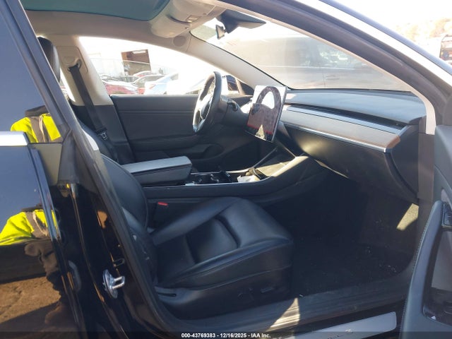 2019 TESLA MODEL 3 5YJ3E1EA6KF323947 Photo 4