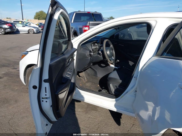 3MYDLBYV1HY157219 Toyota YARIS IA