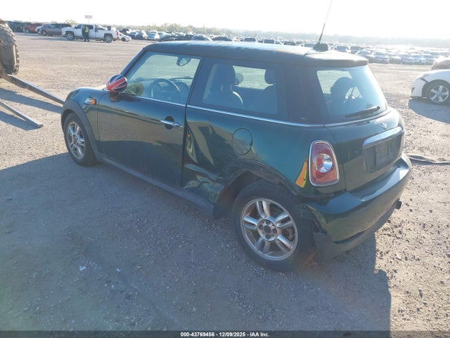 2012 MINI COOPER WMWSU3C59CT541716 Photo 2