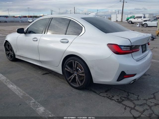 2022 BMW 330I 3MW5R1J02N8C50687 Photo 2