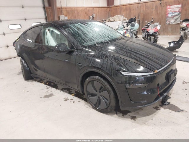2026 TESLA MODEL Y 7SAYGDEE8TA412795 Photo 0
