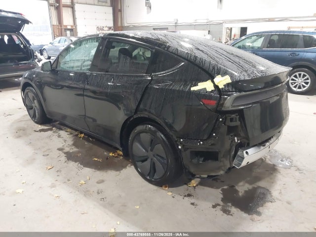 2026 TESLA MODEL Y 7SAYGDEE8TA412795 Photo 2