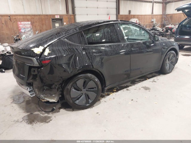 2026 TESLA MODEL Y 7SAYGDEE8TA412795 Photo 3