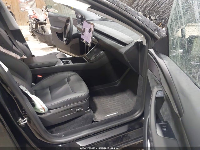 2026 TESLA MODEL Y 7SAYGDEE8TA412795 Photo 4