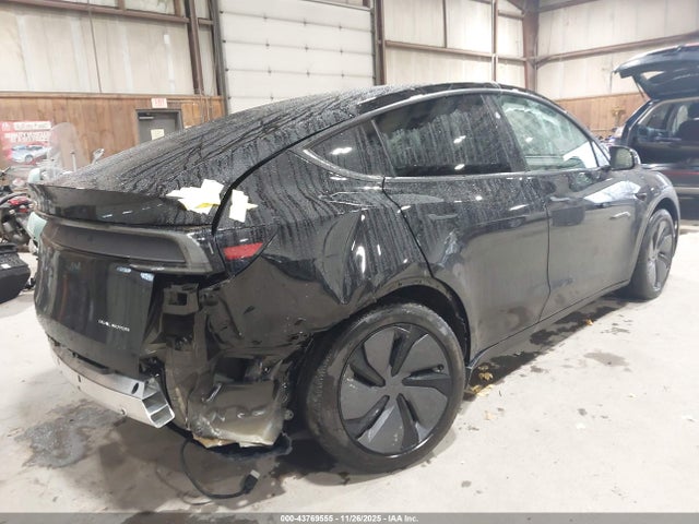 2026 TESLA MODEL Y 7SAYGDEE8TA412795 Photo 5