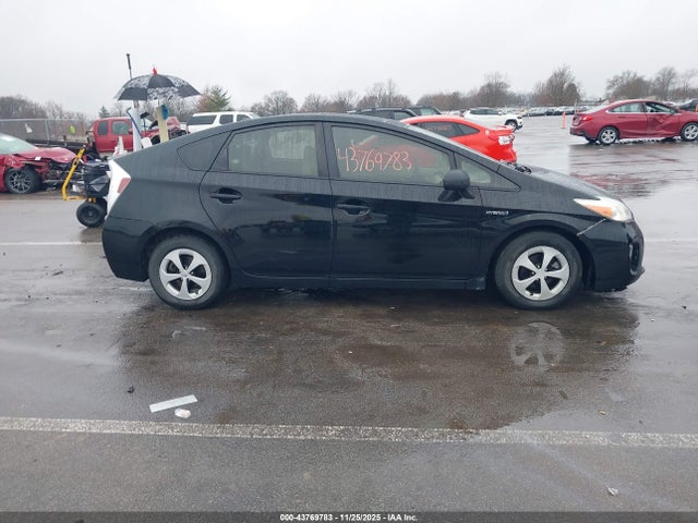 Toyota Prius Three 2015 JTDKN3DU6F0405555 Image 13