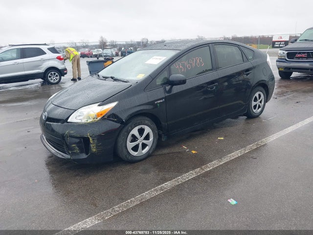 Toyota Prius Three 2015 JTDKN3DU6F0405555 Image 2