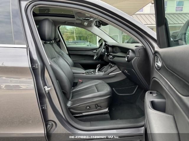 2018 ALFA ROMEO STELVIO ZASFAKAN0J7B81047 Photo 4