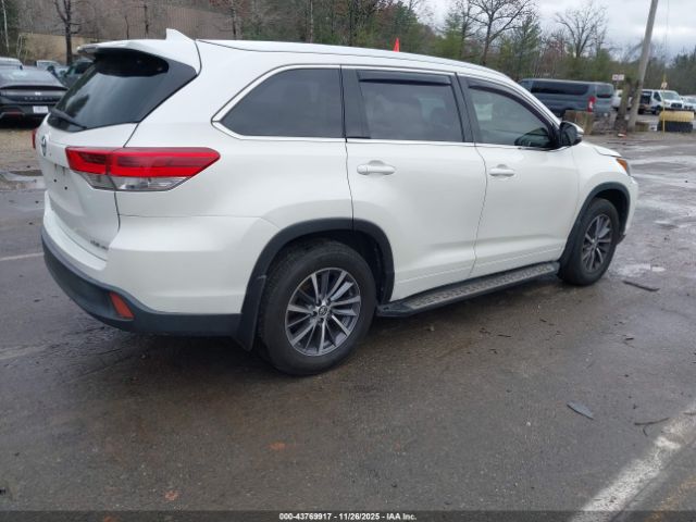 2018 TOYOTA HIGHLANDER 5TDJZRFH9JS561503 Photo 3