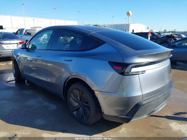 2026 TESLA MODEL Y 7SAYGDEE8TA401988 Photo 2
