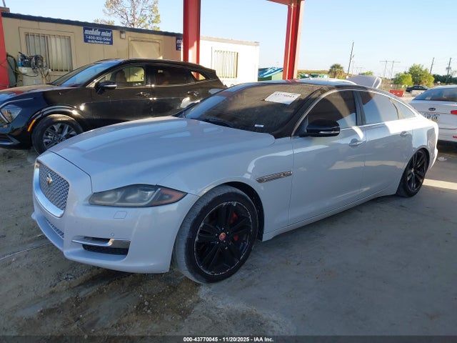 2016 JAGUAR XJ SAJWA2G79G8V92680 Photo 1