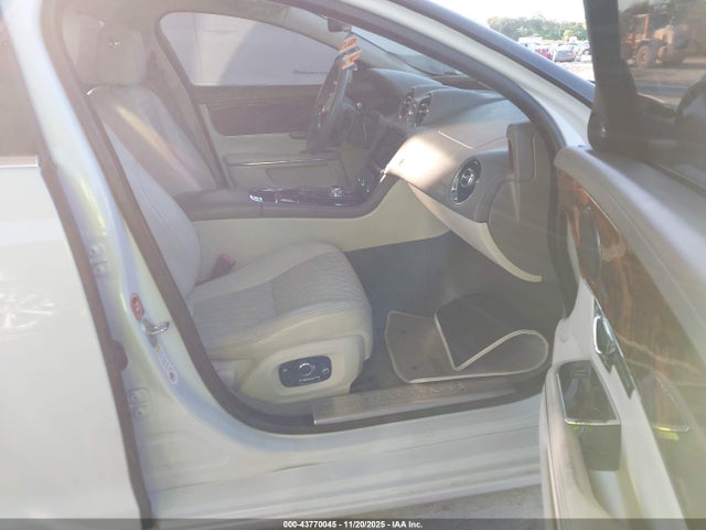 2016 JAGUAR XJ SAJWA2G79G8V92680 Photo 4