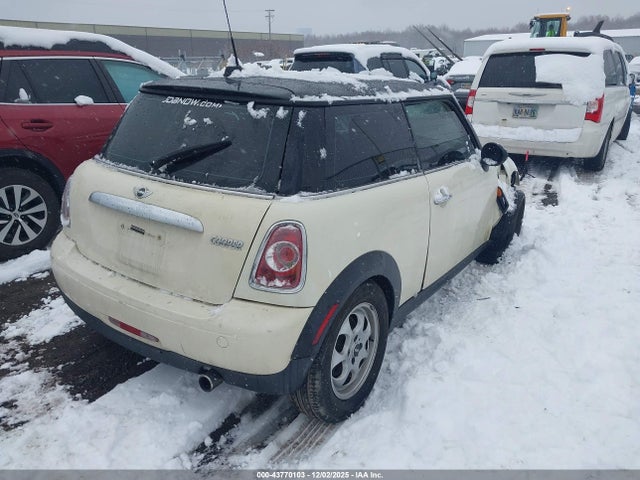 2012 MINI COOPER WMWSU3C59CT262136 Photo 3