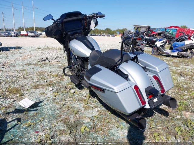 2024 HARLEY-DAVIDSON FLHX 1HD1KB712RB615402 Photo 2