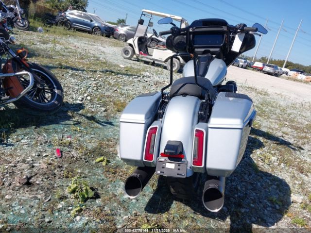 2024 HARLEY-DAVIDSON FLHX 1HD1KB712RB615402 Photo 5