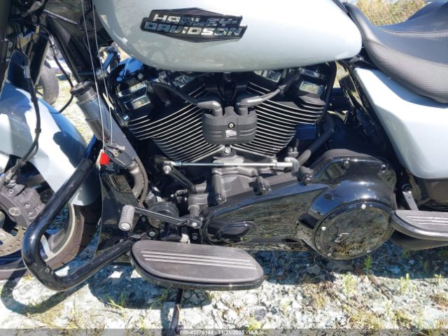 2024 HARLEY-DAVIDSON FLHX 1HD1KB712RB615402 Photo 8