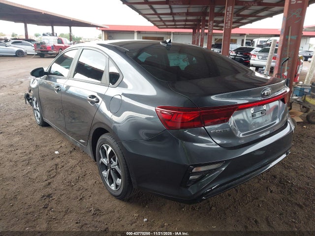 3KPF24AD7ME363678 KIA Forte Lxs