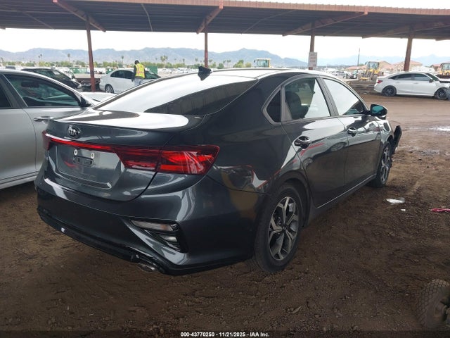 3KPF24AD7ME363678 KIA Forte Lxs