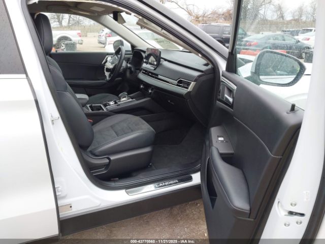 2023 MITSUBISHI OUTLANDER JA4J4UA84PZ055605 Photo 4