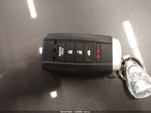 2016 ACURA RLX JH4KC1F97GC001052 Photo 10