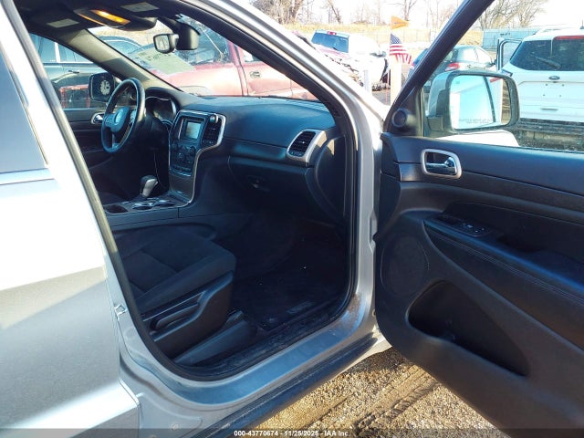 Продаж на аукціоні авто 2017 Jeep Grand Cherokee Laredo 4x4, vin: 1C4RJFAG7HC810593, номер лоту: 43770674
