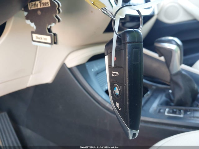 2018 BMW X1 WBXHT3C39J5K32427 Photo 10