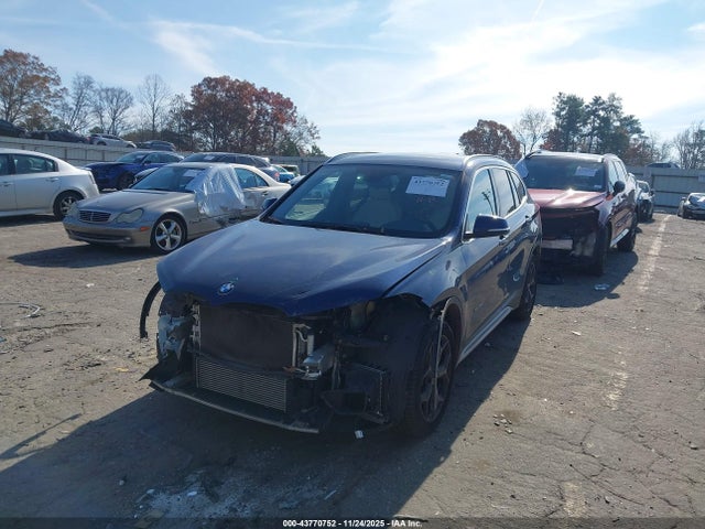 2018 BMW X1 WBXHT3C39J5K32427 Photo 1