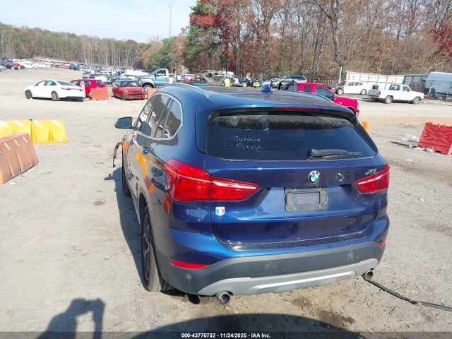 2018 BMW X1 WBXHT3C39J5K32427 Photo 2