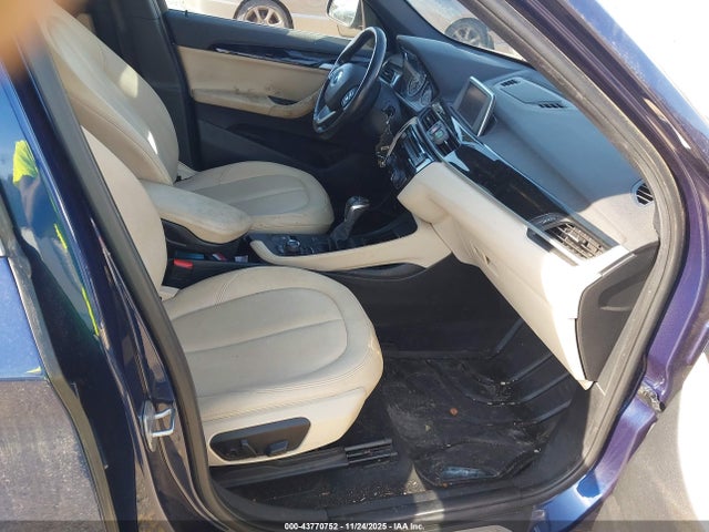 2018 BMW X1 WBXHT3C39J5K32427 Photo 4