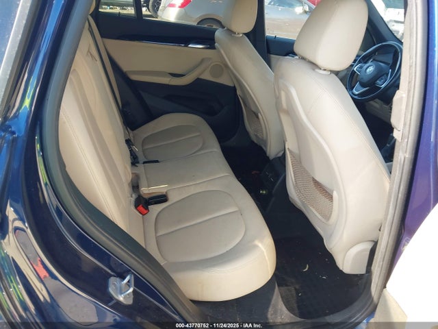2018 BMW X1 WBXHT3C39J5K32427 Photo 7