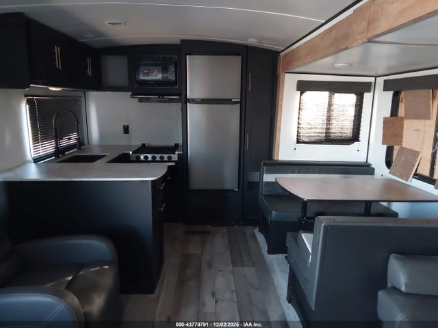 4YDTSGN27N3104577 Springdale Travel Trailer 35&#039; Bumper Pull