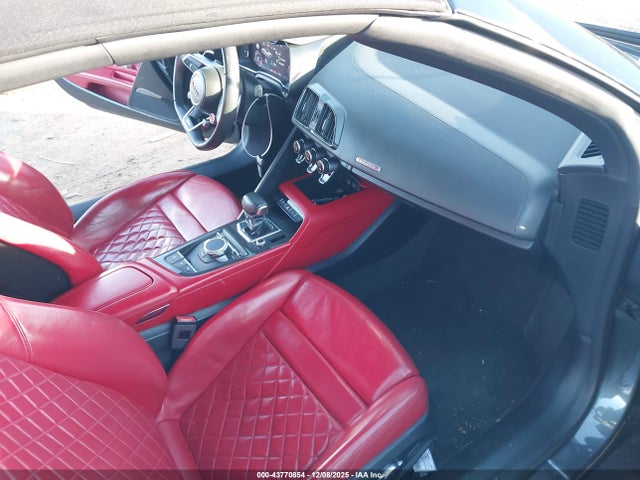 2018 AUDI R8 WUA4BCFX9J7901803 Photo 4
