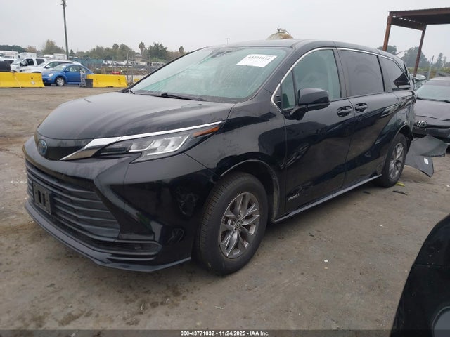 Toyota SIENNA LE 2021 5TDKRKEC8MS009691 Image 2