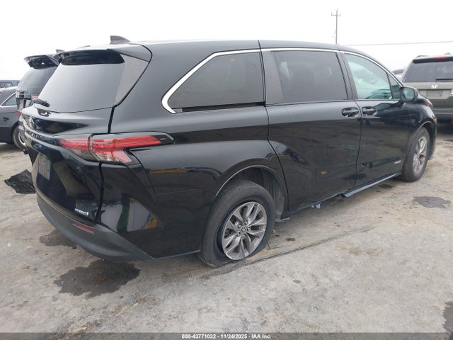 Toyota SIENNA LE 2021 5TDKRKEC8MS009691 Image 4