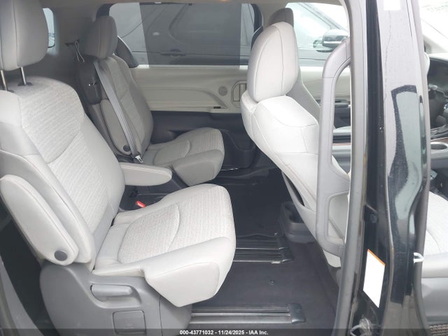 Toyota SIENNA LE 2021 5TDKRKEC8MS009691 Image 8